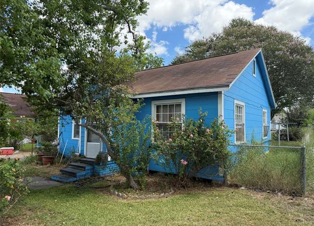 Property at 1410 N Gulf Blvd, Freeport, TX 77541, 2 beds, 1 bath
