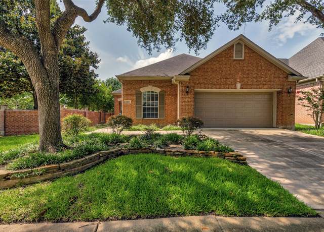 Property at 13819 Threadall Park Dr, Houston, TX 77077, 2 beds, 2 baths