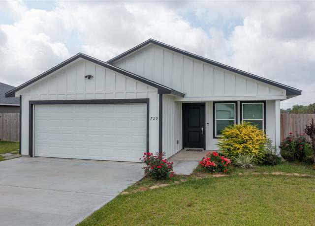 Property at 729 Flycatcher Dr, Palacios, TX 77465, 3 beds, 2 baths