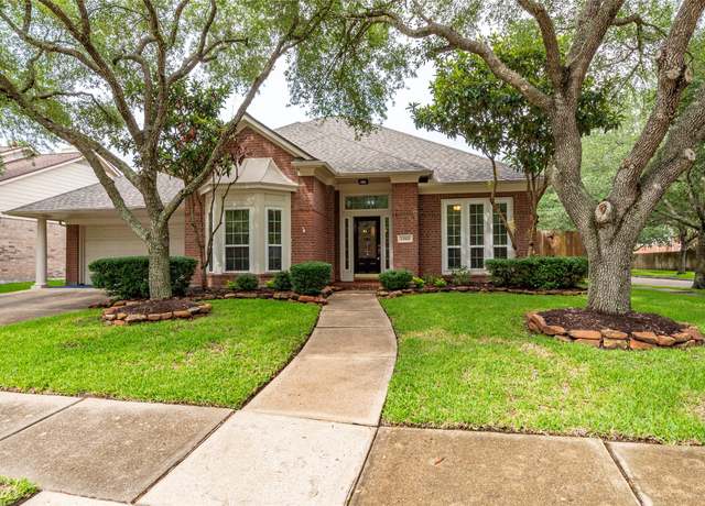 Property at 13302 Scenic Glade Dr, Houston, TX 77059, 3 beds, 2 baths