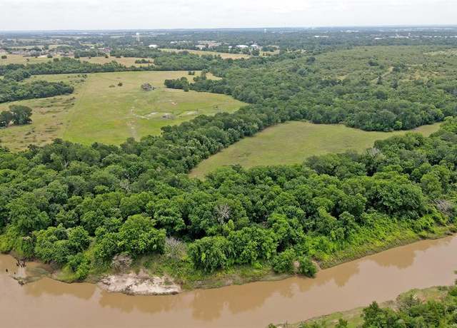 Property at 308 Pebble Loop Dr, Navasota, TX 77868