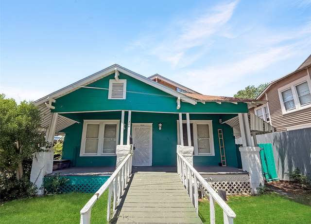 Property at 406 E North St, Victoria, TX 77901, 2 beds, 1 bath