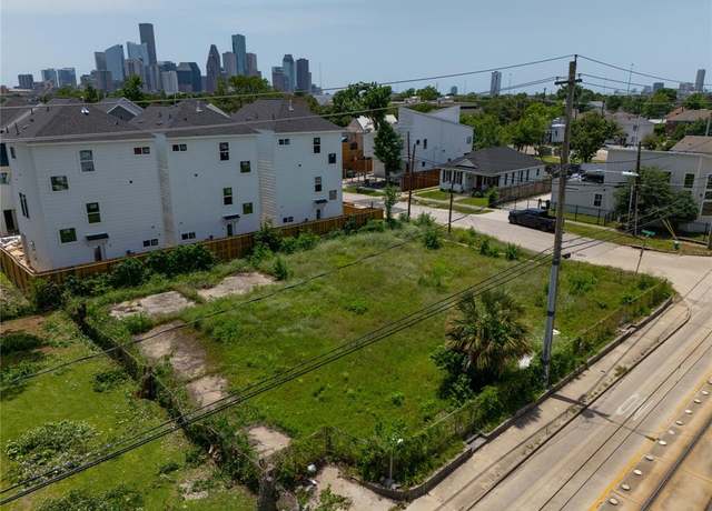 Property at 704 Boundary St, Houston, TX 77009
