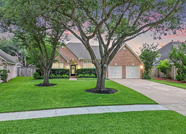 Property at 6723 Springcrest Dr, Sugar Land, TX 77479, 3 beds, 2 baths