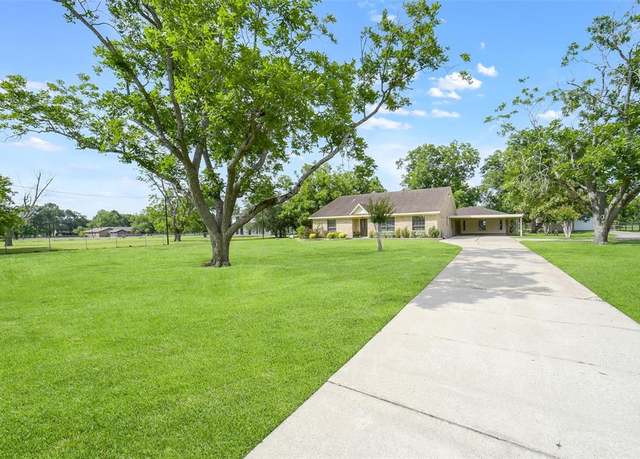 Property at 18120 County Road 127, Pearland, TX 77581, 3 beds, 3 baths