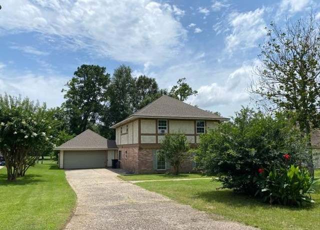 Property at 830 Stone Mountain Dr, Conroe, TX 77302, 5 beds, 3.5 baths