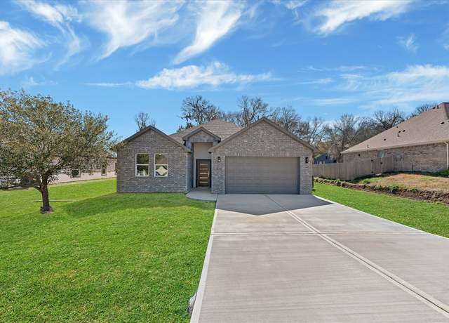 Property at 939 Lake View Dr, Montgomery, TX 77356, 4 beds, 2.5 baths