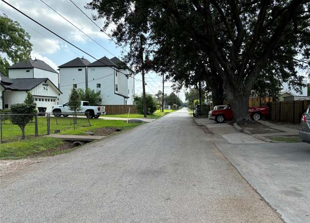 Property at 220 E 37th St, Houston, TX 77018