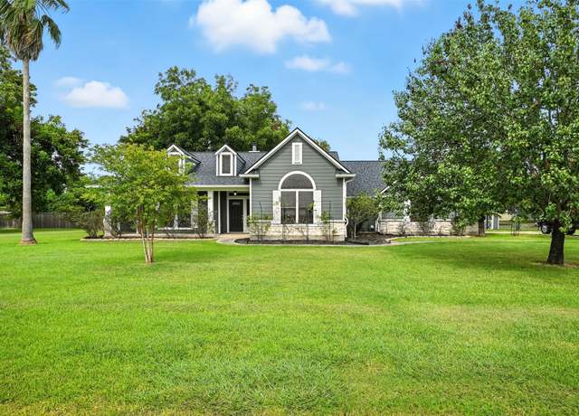 Property at 319 S Jamison St, La Porte, TX 77571, 3 beds, 2.5 baths