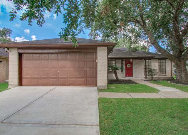 Property at 806 Country Place Blvd, Pearland, TX 77584, 3 beds, 2 baths