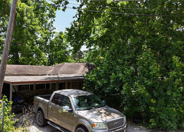 Property at 6706 Greenhurst St, Houston, TX 77091, 3 beds, 1.5 baths