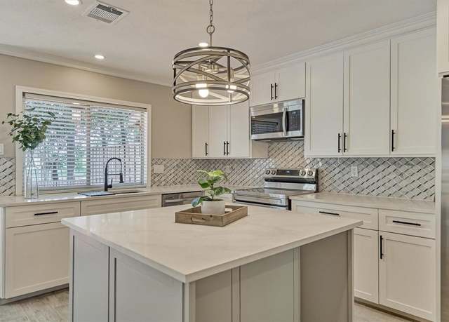 Property at 2153 E Settlers Way, The Woodlands, TX 77380, 3 beds, 2.5 baths