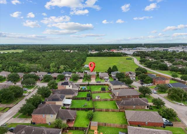 Property at 156 Easton Glen Ln, Dickinson, TX 77539, 3 beds, 2.5 baths