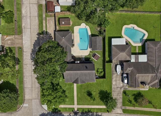 Property at 1017 Tipperary Ave, Friendswood, TX 77546, 4 beds, 2.5 baths