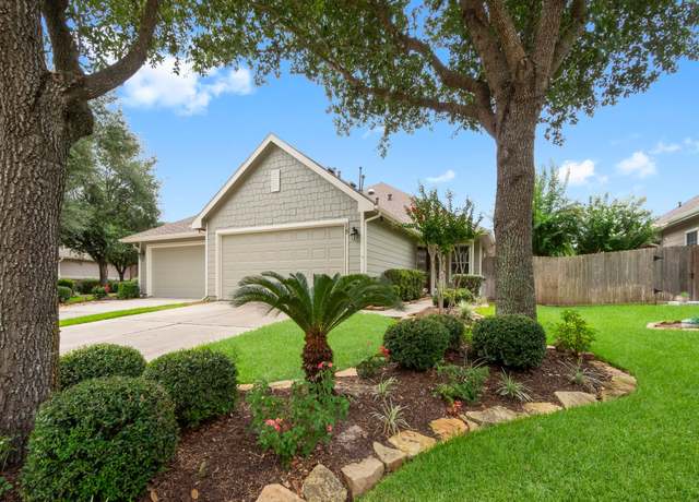 Property at 15 E Kentwick Pl, Conroe, TX 77384, 2 beds, 2 baths