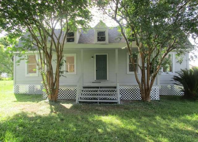 Property at 110 Spencer St, Brazoria, TX 77422, 2 beds, 1 bath
