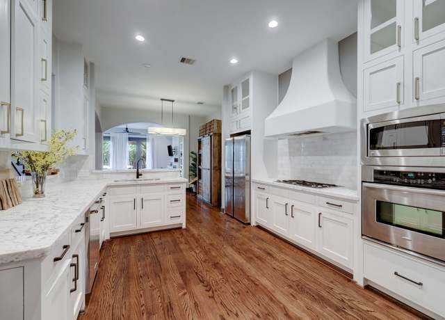 Property at 1540 Lawrence St, Houston, TX 77008, 3 beds, 2.5 baths