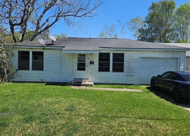 Property at 112 N Parrish St, Angleton, TX 77515, 2 beds, 1 bath