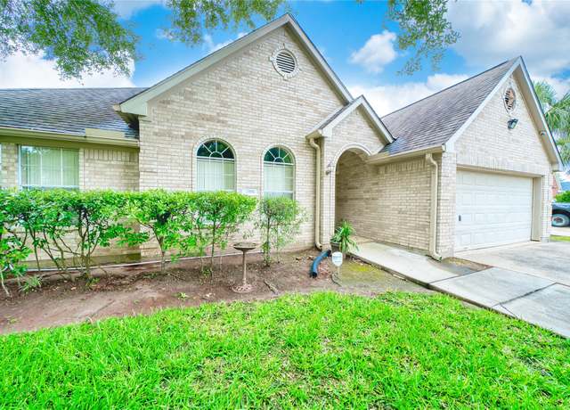 Property at 7810 Broken Arrow St, Baytown, TX 77521, 4 beds, 3 baths