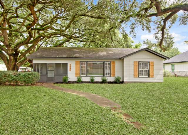Property at 1401 Cos St, Liberty, TX 77575, 3 beds, 2 baths