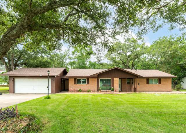 Property at 6915 Oak Bend Dr, Alvin, TX 77511, 3 beds, 2 baths
