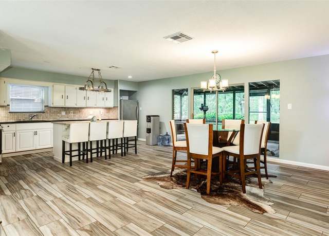 Property at 6915 Oak Bend Dr, Alvin, TX 77511, 3 beds, 2 baths