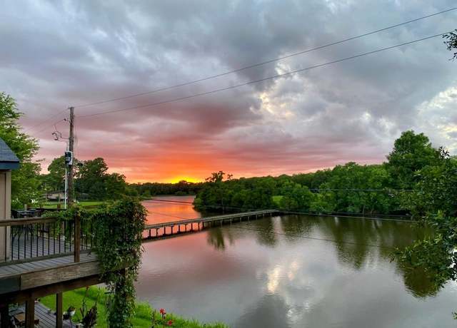 Property at 905 Brook Forest Dr, Conroe, TX 77385, 3 beds, 2.5 baths