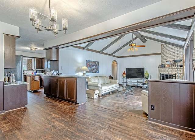 Property at 2310 Brooktree Dr, Houston, TX 77008, 3 beds, 2 baths