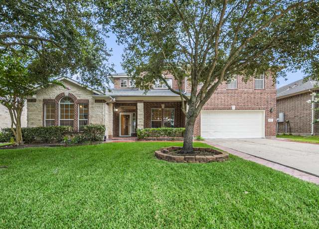Property at 4438 W Maple Dr, Friendswood, TX 77546, 5 beds, 4 baths