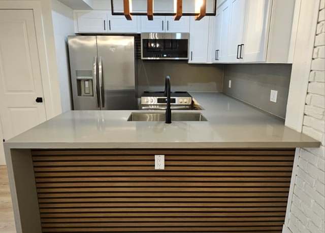 Property at 893 Wax Myrtle Ln #3, Houston, TX 77079, 1 bed, 1.5 baths