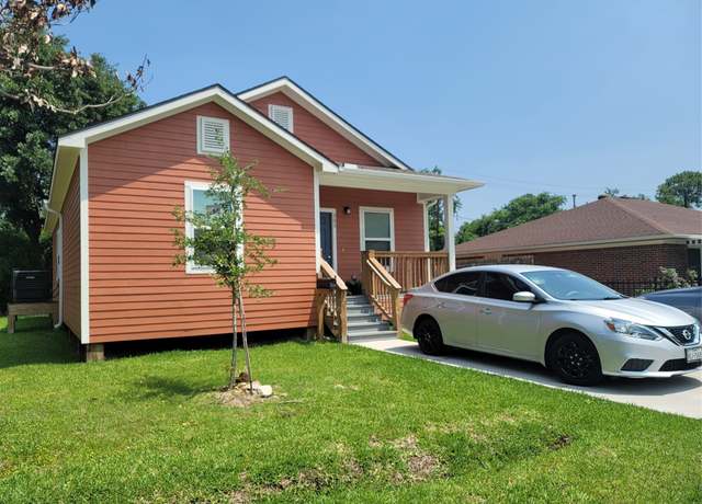 Property at 303 Victoria Dr, Houston, TX 77022, 2 beds, 2 baths