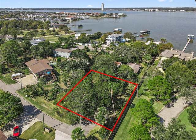 Property at 1802 E Winn St, Kemah, TX 77565