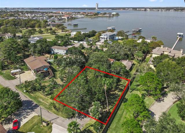 Property at 1802 E Winn St, Kemah, TX 77565