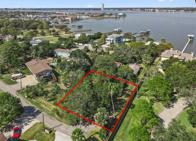 Property at 1802 E Winn St, Kemah, TX 77565
