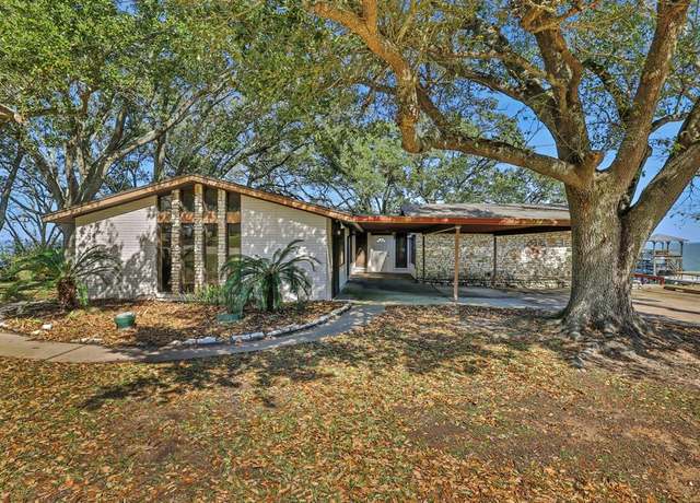 Property at 160 Lakeway Dr, Coldspring, TX 77331, 3 beds, 2.5 baths