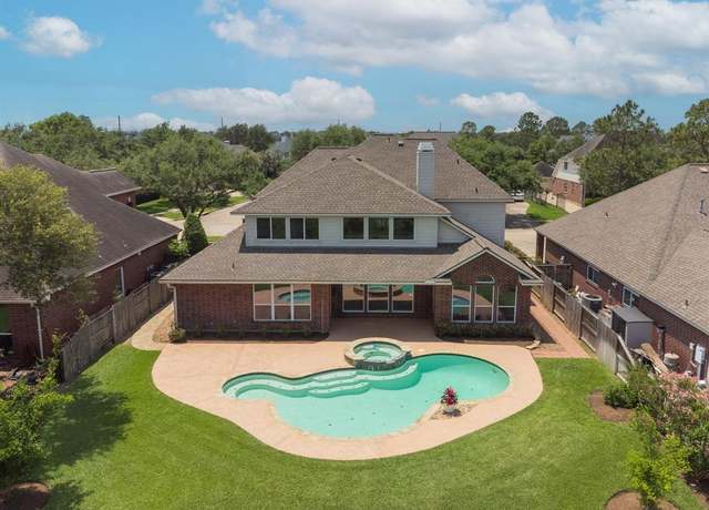 Property at 3011 Covebrook Dr, Pearland, TX 77584, 4 beds, 3.5 baths