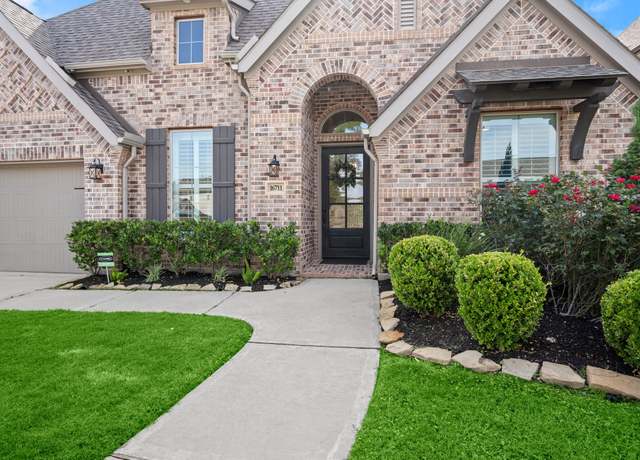 Property at 16711 Arboleda Dr, Humble, TX 77346, 4 beds, 3.5 baths
