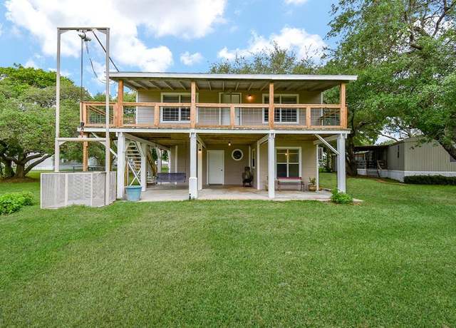 Property at 1551 Bayview Dr, Palacios, TX 77465, 2 beds, 2 baths
