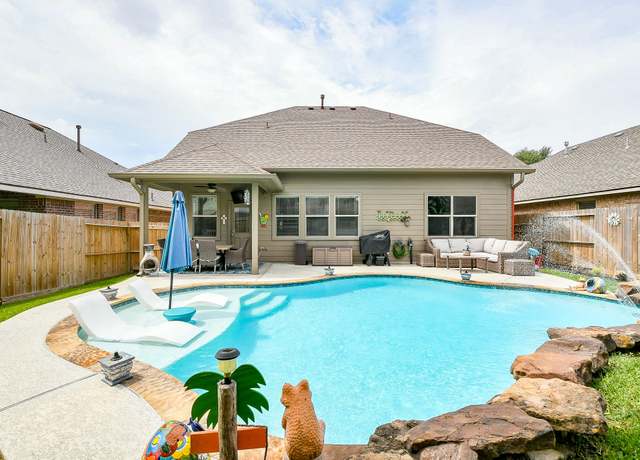 Property at 8918 Rollick Dr, Tomball, TX 77375, 4 beds, 2.5 baths