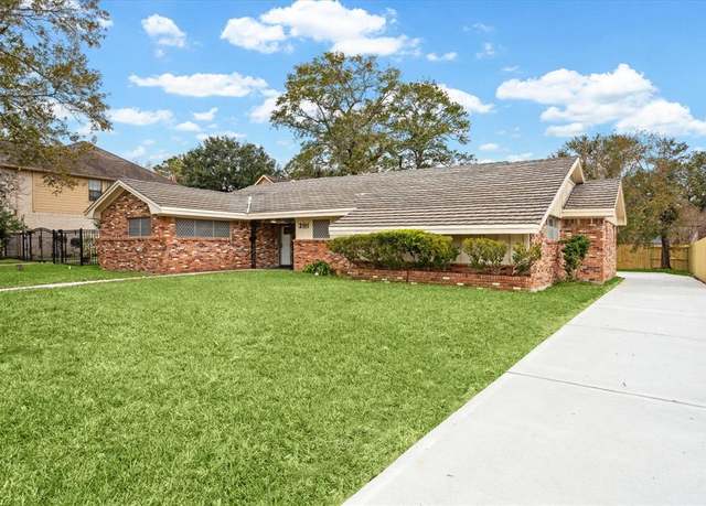 Property at 2111 Forest Oaks Dr, Houston, TX 77017, 4 beds, 2 baths