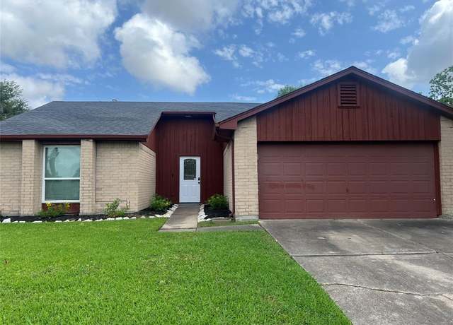 Property at 2711 N Belgravia Dr, Pearland, TX 77584, 2 beds, 2 baths