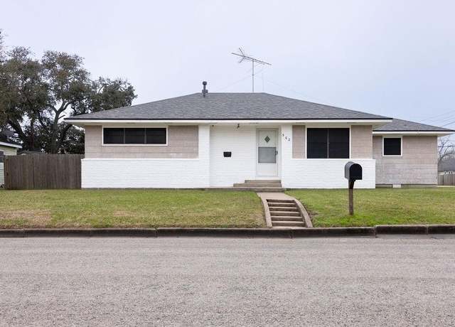 Property at 502 S Washington St, El Campo, TX 77437, 3 beds, 2 baths