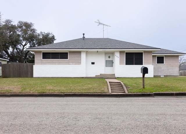 Property at 502 S Washington St, El Campo, TX 77437, 3 beds, 2 baths
