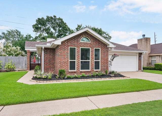 Property at 14111 Highcroft Dr, Houston, TX 77077, 3 beds, 2 baths