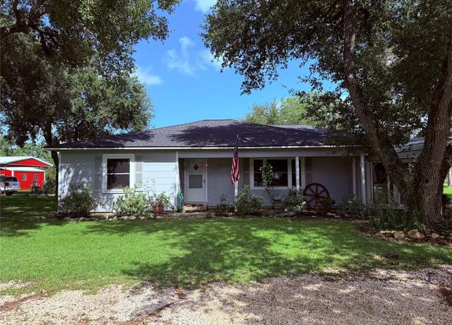 Property at 255 Duckett St, El Campo, TX 77437, 3 beds, 1.5 baths