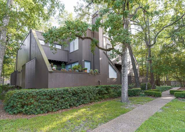 Property at 152 Litchfield Ln, Houston, TX 77024, 2 beds, 2.5 baths