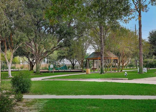 Property at 11442 Galbreath Dr, Houston, TX 77066, 4 beds, 3 baths
