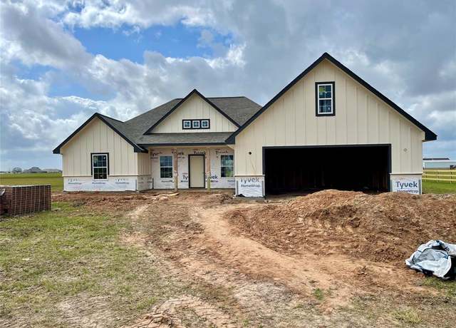 Property at 643 Longhorn Trl, Angleton, TX 77515, 4 beds, 2 baths
