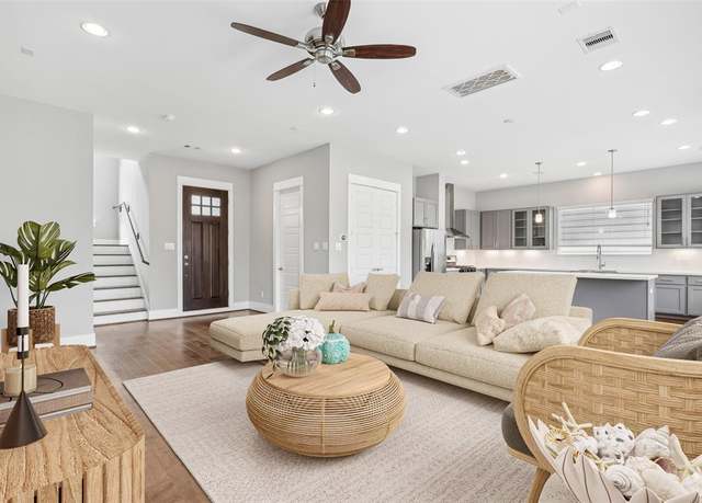 Property at 334 Yale Oaks Ln, Houston, TX 77091, 3 beds, 2.5 baths