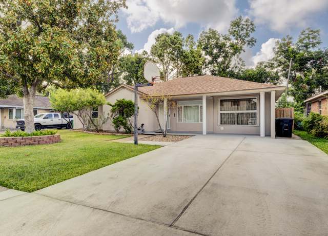 Property at 213 W Spreading Oak Dr, Houston, TX 77076, 3 beds, 2 baths